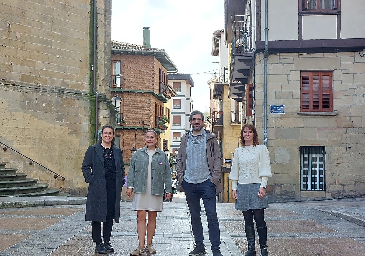 De izquierda a derecha: Ana Otxoa, Maite Gartzia, Alain Ayerdi y Edurne Loyarte.