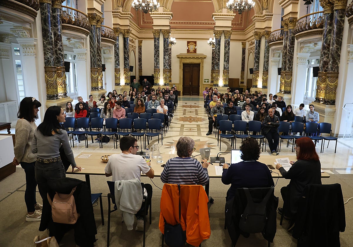 «Con lo que saquemos con la txistorra nos iremos de viaje de fin de estudios a Almería»