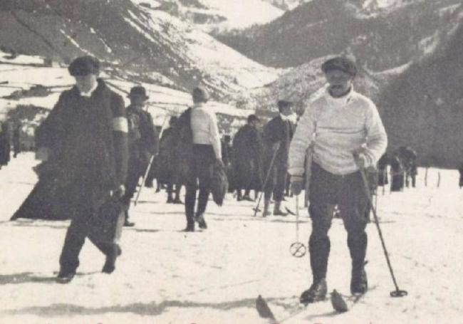 Henri Sallenave, en una imagen de 1908, fue el primero en calzarse los esquís en el Pirineo en 1903.