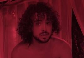 Euxebi, llamando a Lucas en el campamento rico de El Conquistador.