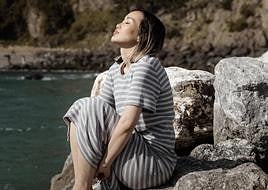 La atemporalidad y la neutralidad priman en las prendas de la diseñadora guipuzcoana.