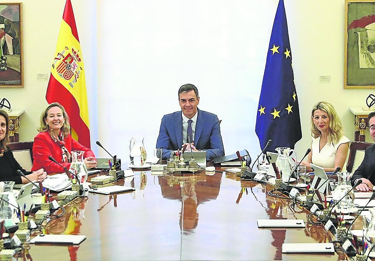 Pedro Sánchez diseña un Gobierno con más peso político para una legislatura compleja