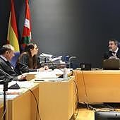 Retiran a uno de los jurados por problemas de audición