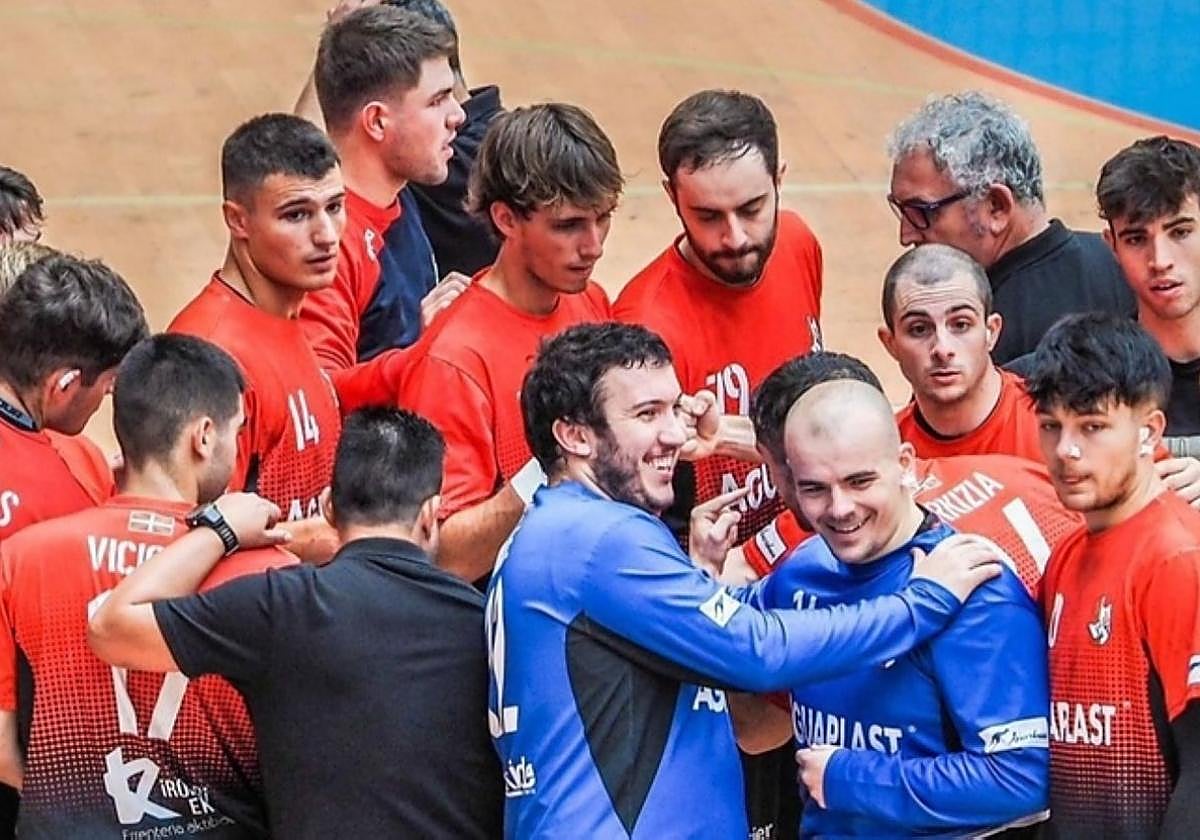 La plantilla masculina, durante un partido de esta temporada.