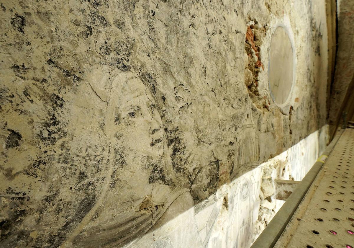 Una de las pinturas que se ha recuperado en el presbiterio de la parroquia de la Asunción de Beasain.