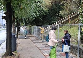 Colocación del vallado previo al comienzo de las obras del edificio GOe del BCC