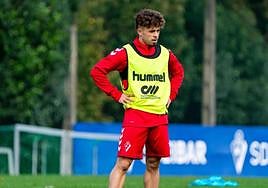 Mario Soriano, en un entrenamiento con el Eibar.