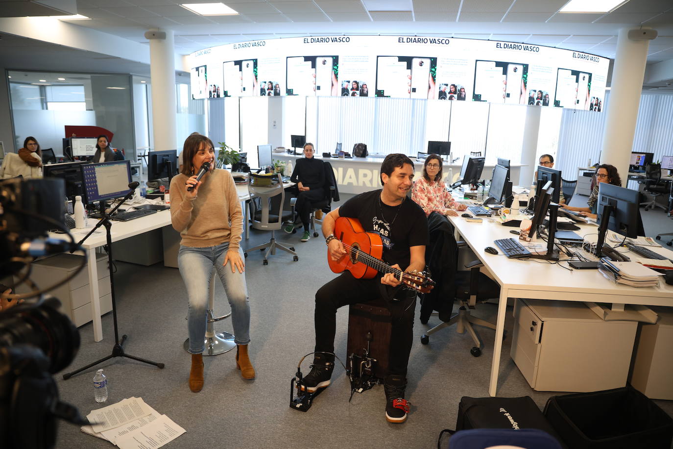 Así ha sido el concierto en exclusiva de Anne Etchegoyen en la redacción de DV