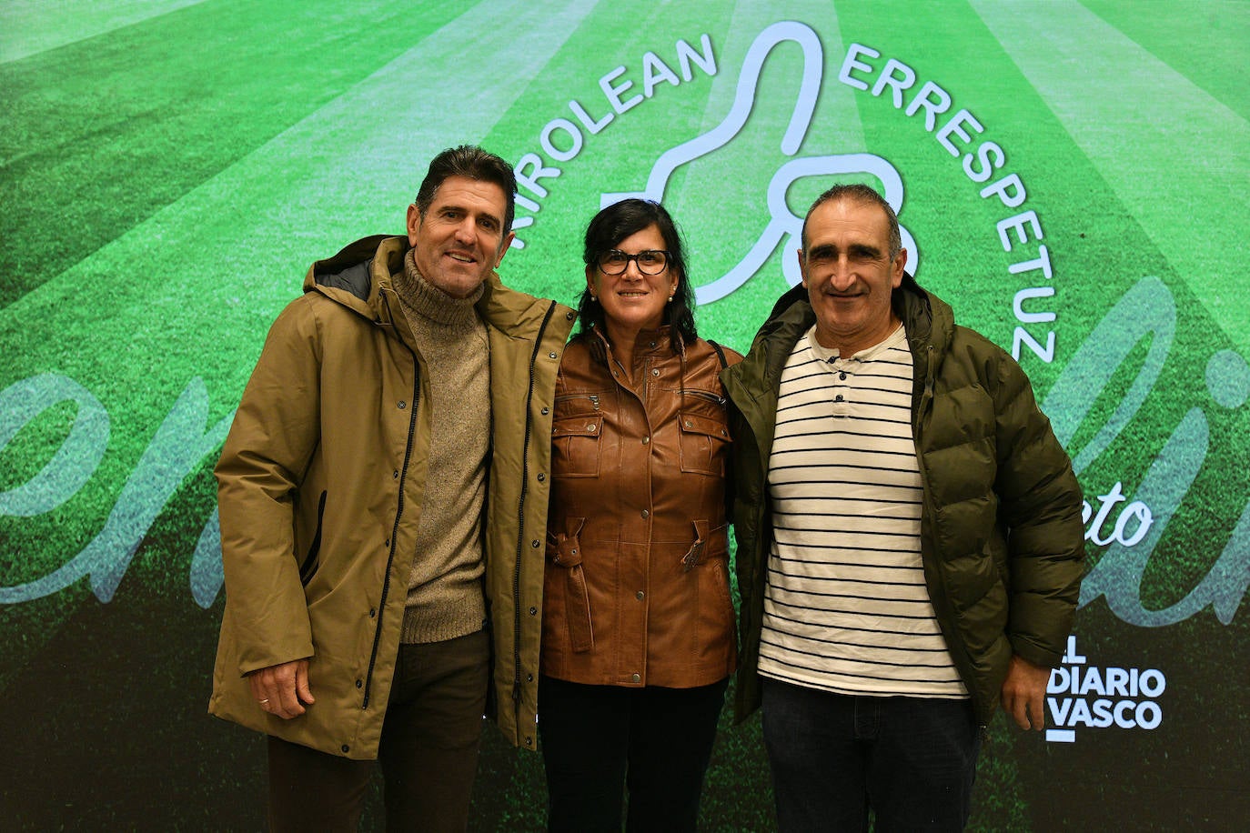 Abraham Olano, Ainhoa Ostolaza y Aitor Ayerza, en representación de la Federación Guipuzcoana de Ciclismo.