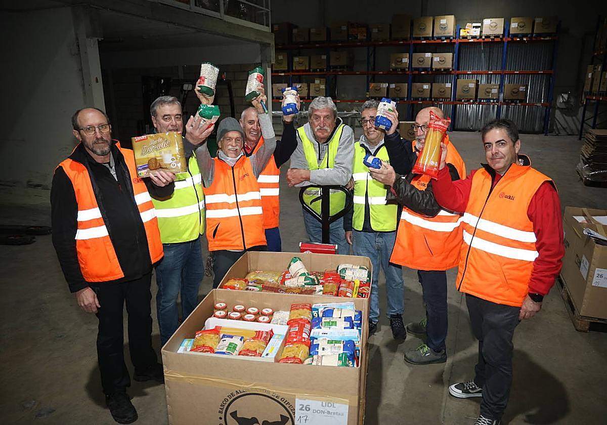 A última hora de la tarde del sábado, cuando se terminó la recogida física de alimentos, se habían recogido cerca de 202.400 kilos de alimentos.