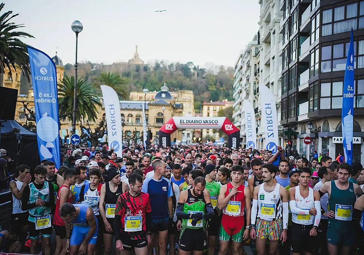 Una imagen de los participantes en la Zurich Maratón de San Sebastián 2023.