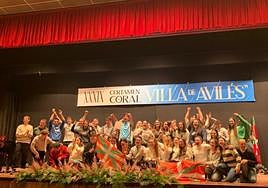 Landarbasoko Dizdizka celebra el segundo premio en el concurso coral nacional de Avilés.