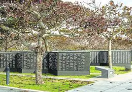En el Cornestone of Peace figuran los nombres de los más de 240.000 fallecidos en la batalla.