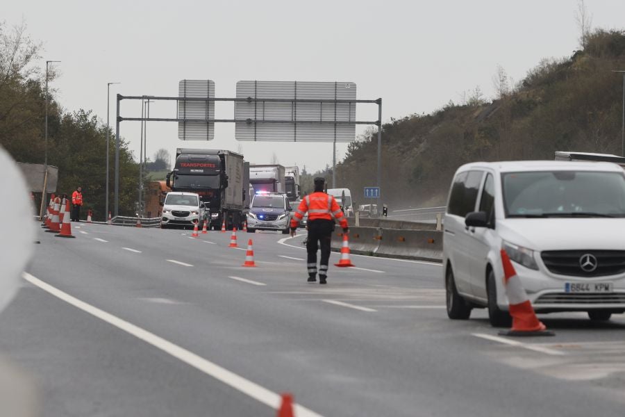 Un accidente múltiple colapsa la AP-8