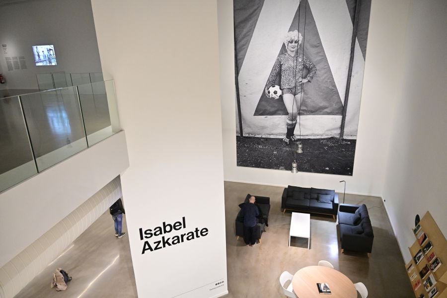 Exposición de fotografías de Isabel Azkarate en Tabakalera | El Diario ...