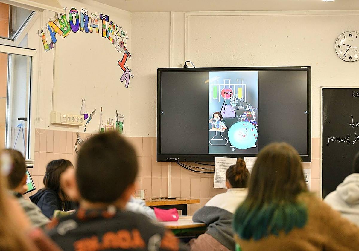 Niños en una clase de Primaria.