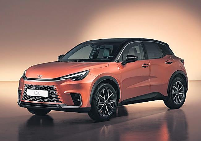 El nuevo LBX híbrido es el Lexus más pequeño hasta el momento.