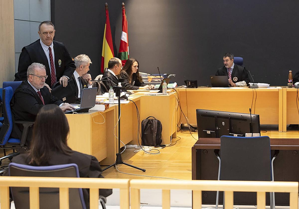 Uno de los encausados por la muerte de Santi Coca queda libre después de que retiren la acusación contra él