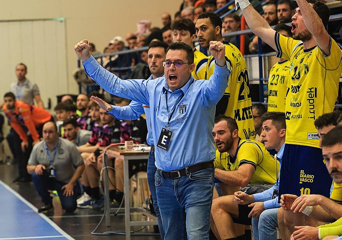 Cuétara celebra una acción del Bidasoa en Artaleku.