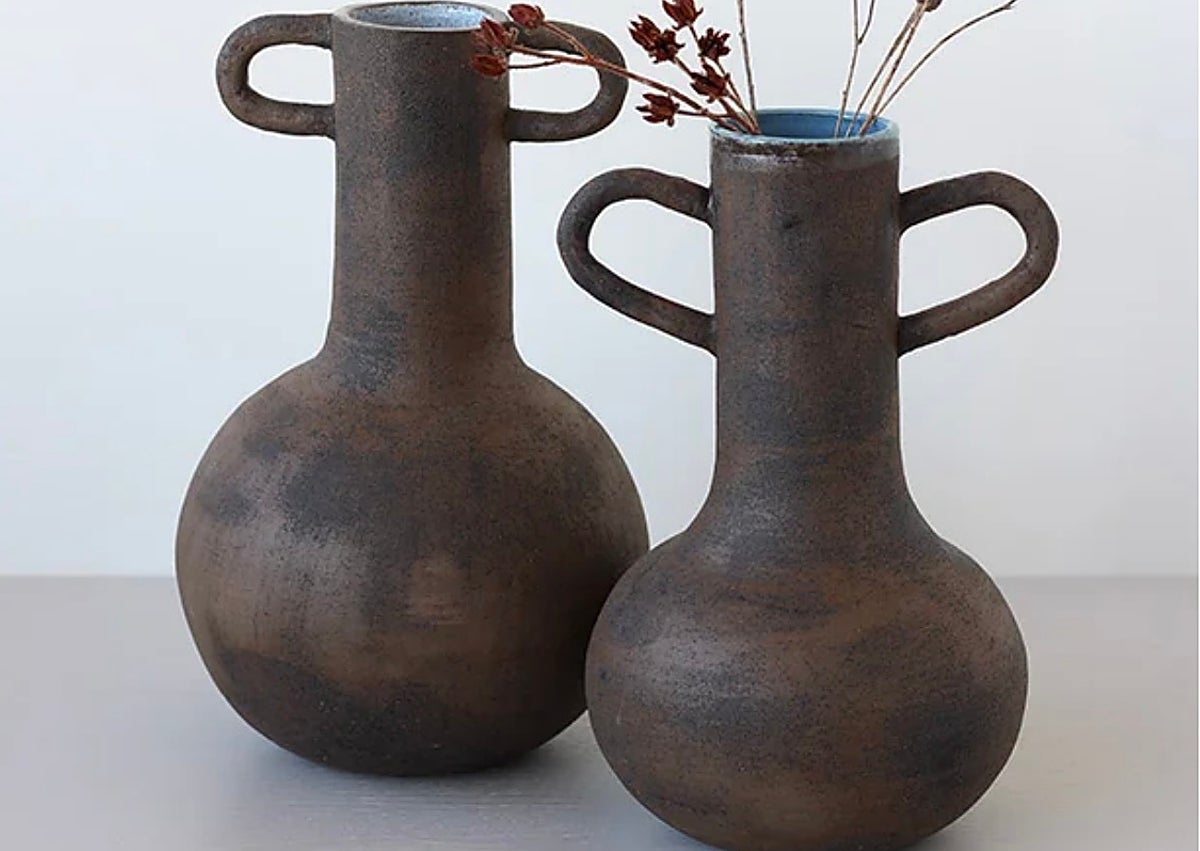 Imagen secundaria 1 - Jarrón 'Arrecife', botella 'Dark Inka' y la obra 'El uno para el otro' de Potto Pottery 