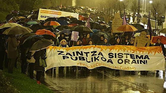 Seguimiento desigual de la huelga feminista con más incidencia en colegios y autobuses