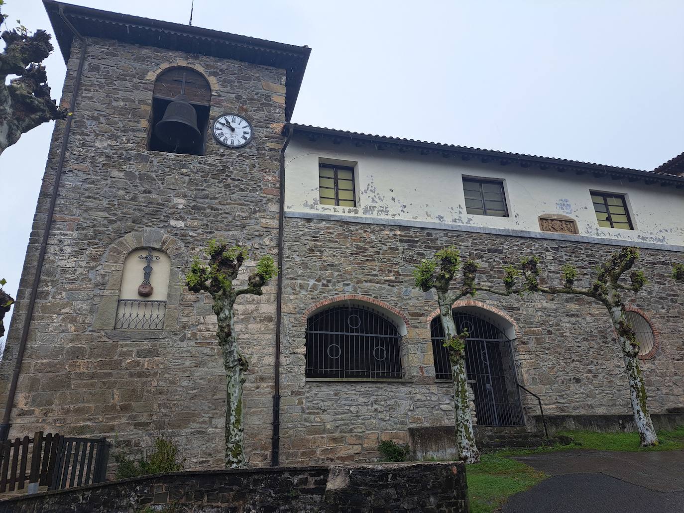 Leuneta. Baile entre betizus y niebla