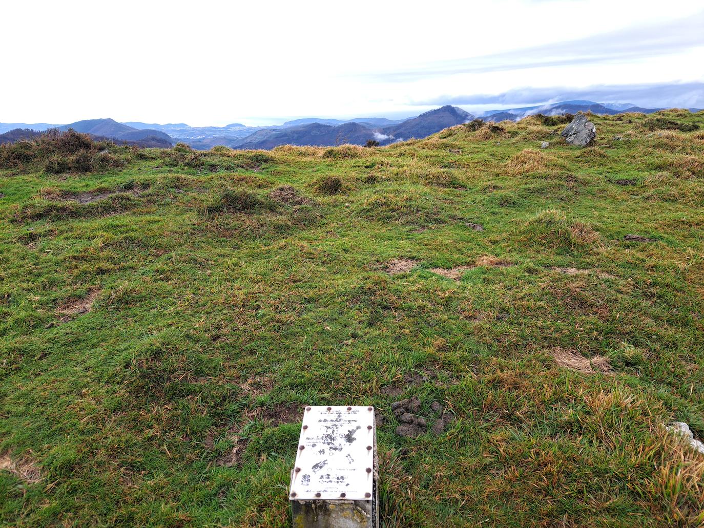 Leuneta. Baile entre betizus y niebla