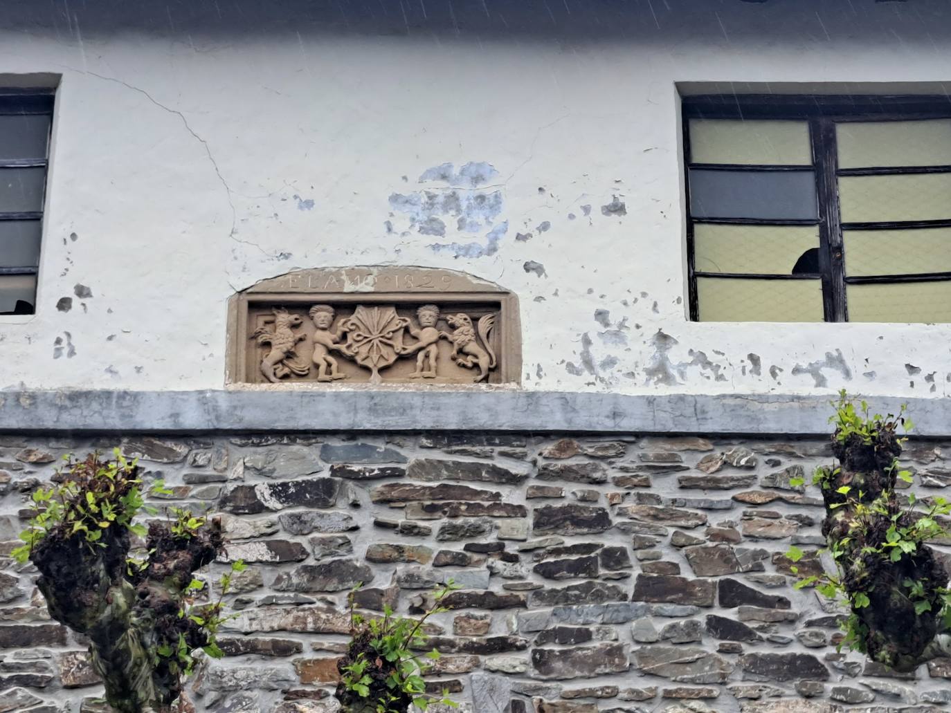 Leuneta. Baile entre betizus y niebla