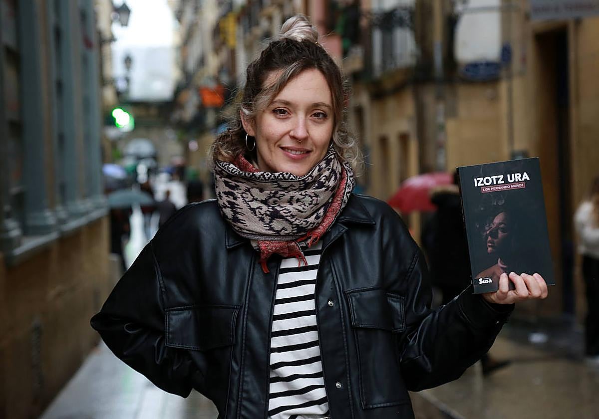 Lide Hernando musikariak lehen liburua aurkeztu du ostiral honetan.