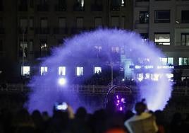 Espectáculo de fuegos artificiales en el Urumea.