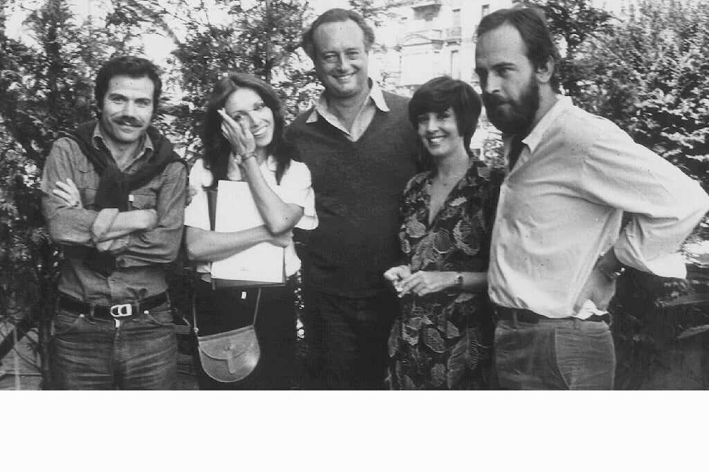 En grupo y sonriendo junto a Ana Belén, en una foto en Donostia tomada en 1978.