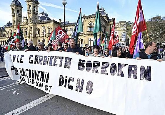 Protesta de los trabajadores de la recogida de basuras el pasado 18 de noviembre en Donostia.