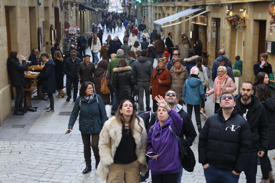 Una Donostia soleada recibe a los turistas