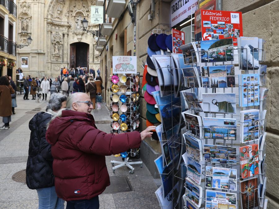 Una Donostia soleada recibe a los turistas
