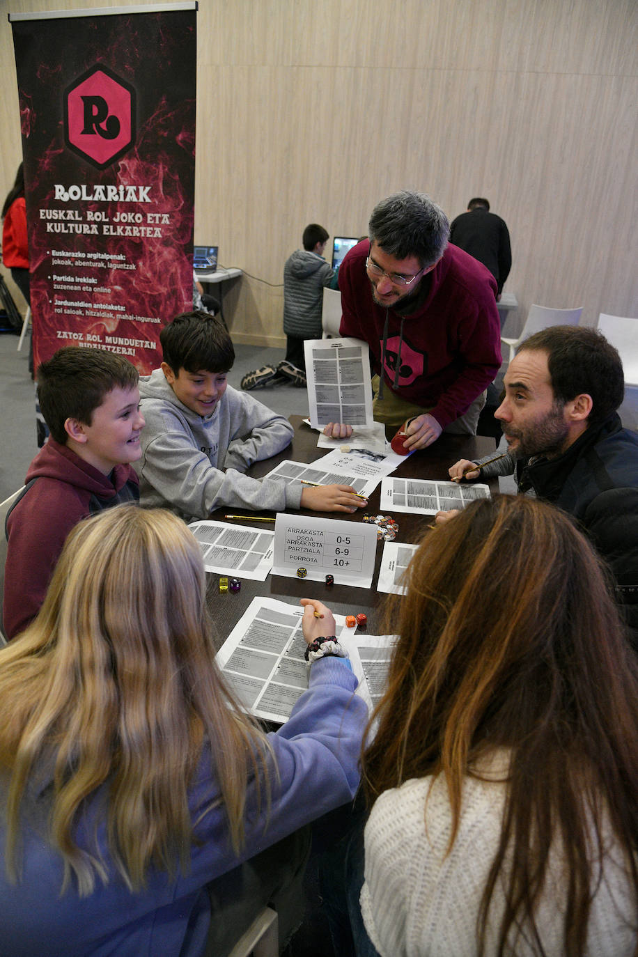 Durangoko Azokaren bigarren eguna: ikasle goiza, cosplay, gamers...