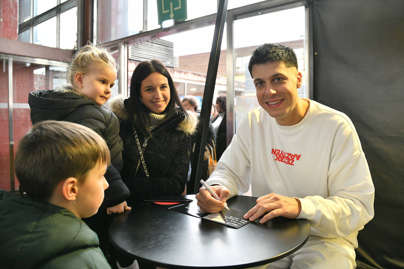 Durangoko Azokaren bigarren eguna: ikasle goiza, cosplay, gamers...