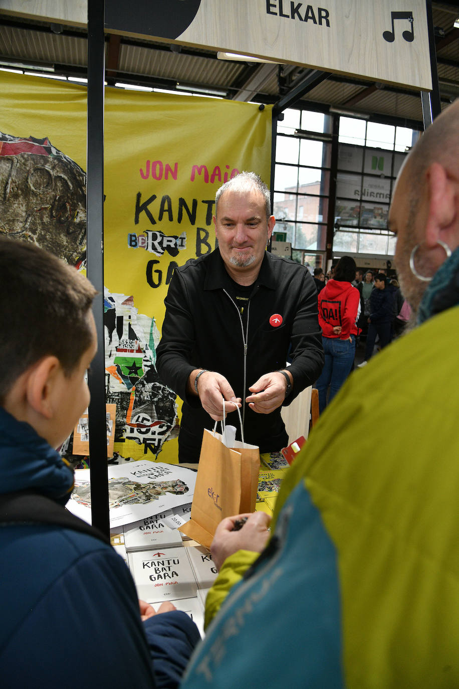 Durangoko Azokaren bigarren eguna: ikasle goiza, cosplay, gamers...