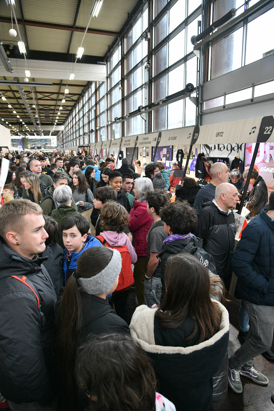 Durangoko Azokaren bigarren eguna: ikasle goiza, cosplay, gamers...