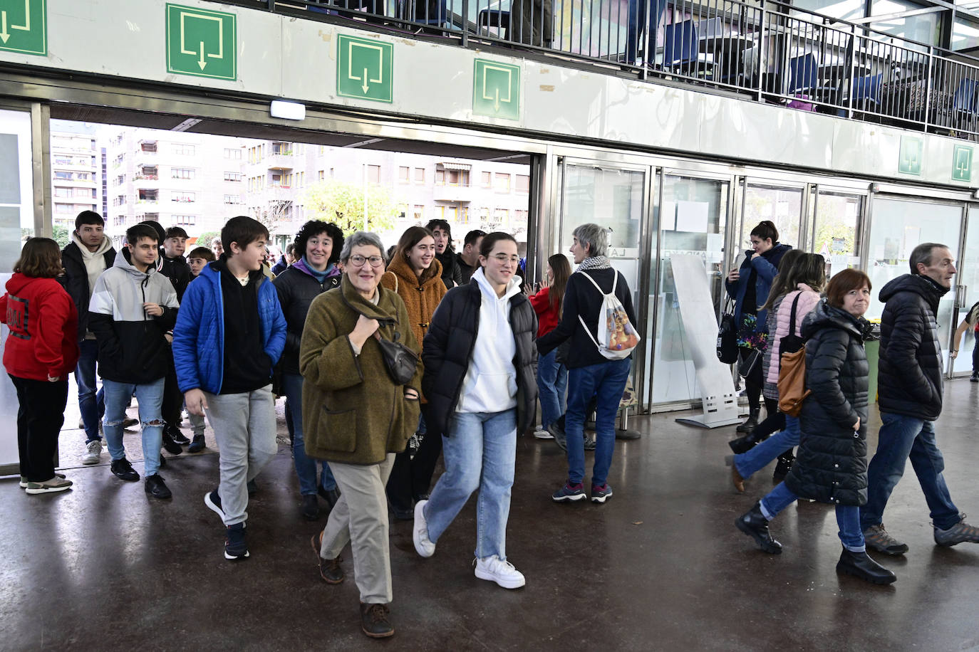 Jendetza azokako hirugarren egunean