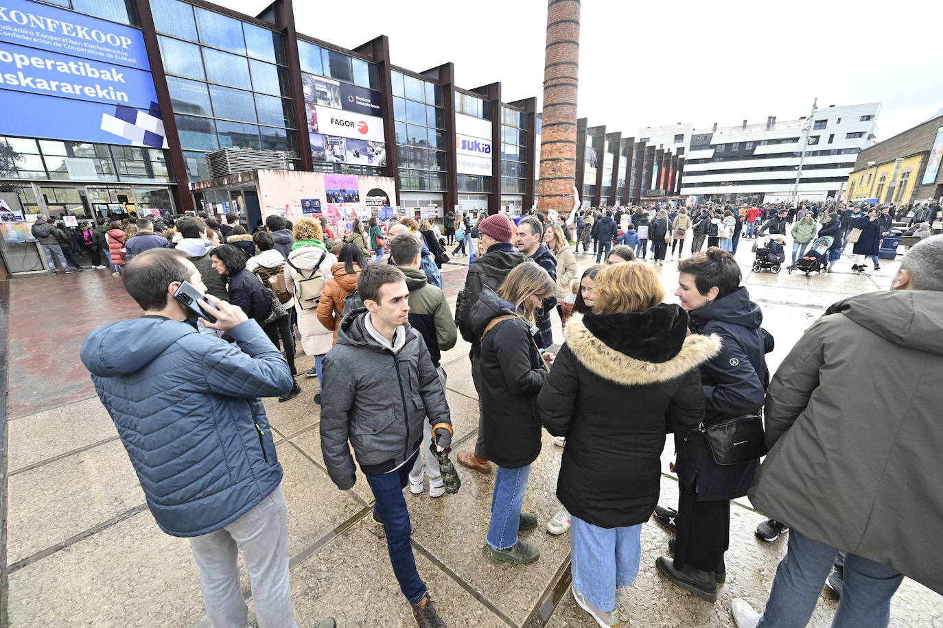 Jendetza azokako hirugarren egunean