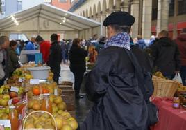 Guardar la cartera y el móvil en bolsillos interiores son algunos de los consejos ante la masificación de gente.