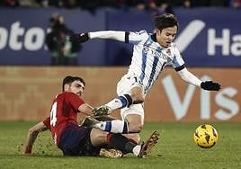 Kubo se va de Catena en el partido de Liga disputado en El Sadar ante Osasuna.