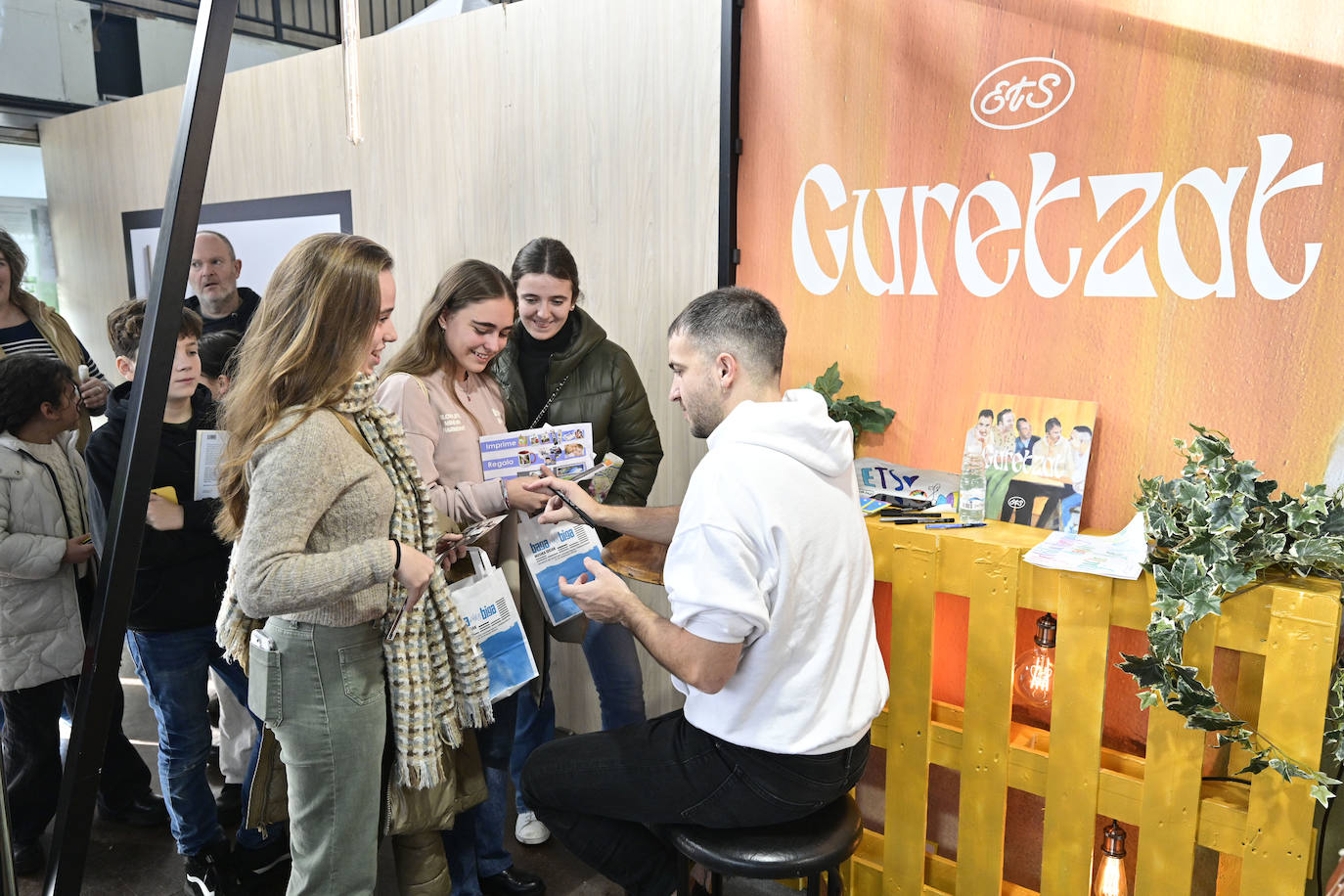 Azoka, jendez gainezka