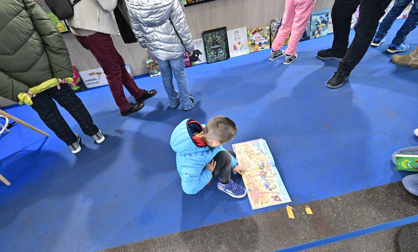 Azoka, jendez gainezka