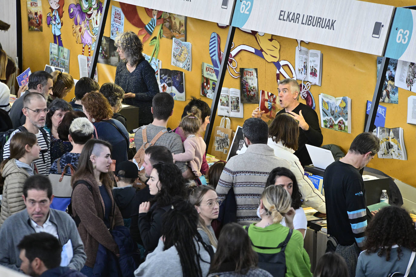 Azoka, jendez gainezka