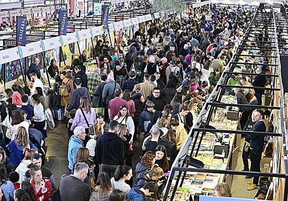 Azoka, jendez gainezka