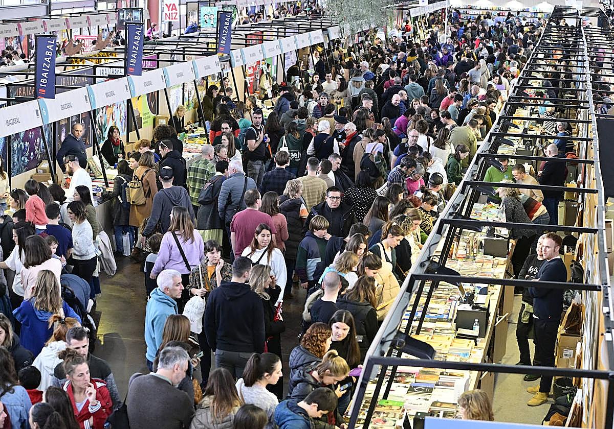 Azoka, jendez gainezka