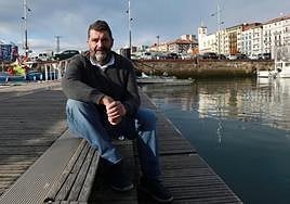 El investigador de Azti Manuel González, en el Puerto de Pasajes.