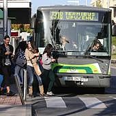 Universitarios se unen para gestionar tres buses diarios desde Donostialdea al campus de Leioa