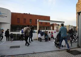 Entrada de alumnos este lunes al colegio Jesuitak de Donostia